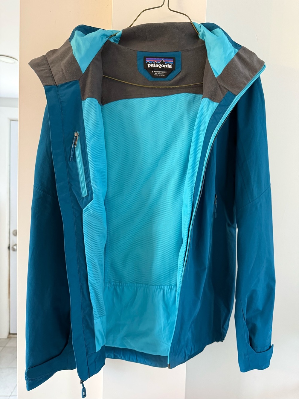 Patagonia Women’s Pilot Jacket GoreTex - Picture 7 of 11